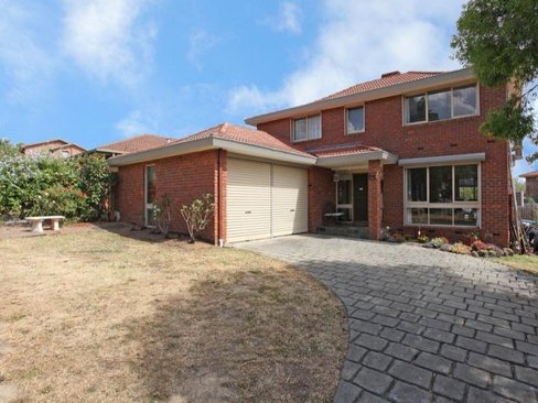 27 Hamilton Drive Ringwood North 3134