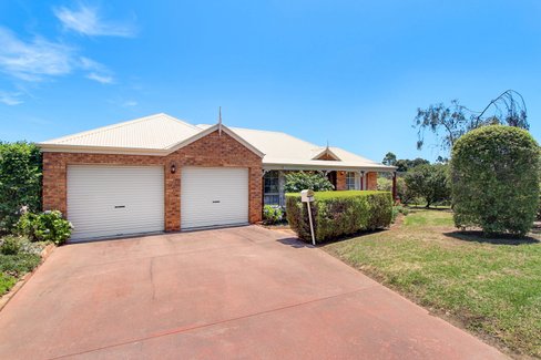 27 Harnham Drive, Bairnsdale