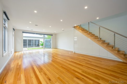 27 Hillside Avenue Northcote 3070