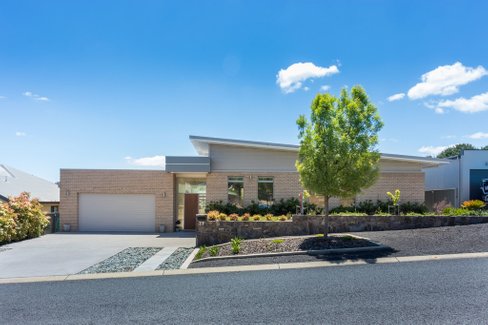 27 Hyland Drive, BUNGENDORE NSW 2621