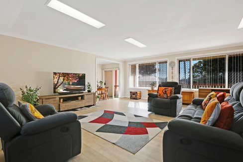 27 Jenkins Street, UNANDERRA NSW 2526