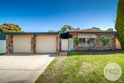 27 Karoom Drive, GLENFIELD PARK NSW 2650