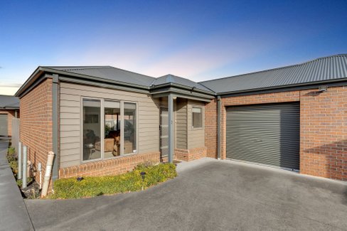 2 7 Koala Court Whittington 3219