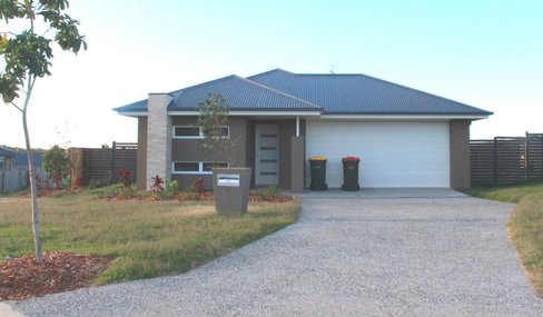 27 KOOLIVOO Parade, BOYNE ISLAND QLD 4680