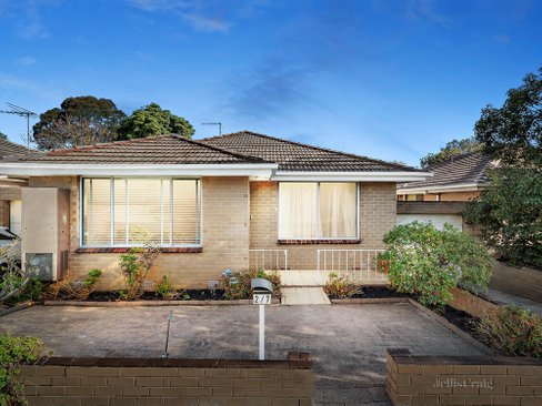 2/7 La Frank Street Burwood 3125