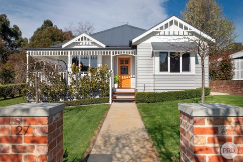 27 Main Street, GORDON VIC 3345