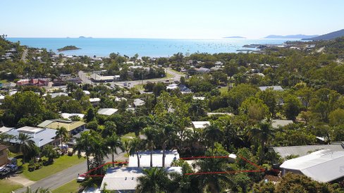 27 Manooka Dr, CANNONVALE QLD 4802