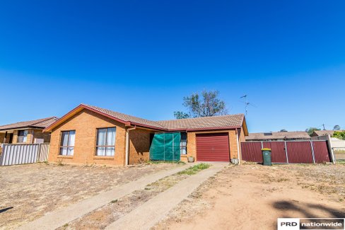 27 Mullumbimby Close, TAMWORTH NSW 2340