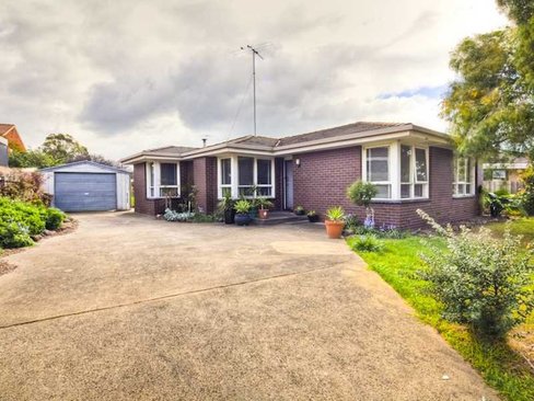 27 Regent Street Whittington 3219