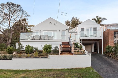 27 Riviera Crescent Ocean Grove 3226