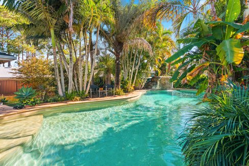 27 Sequoia Close, ELANORA QLD 4221