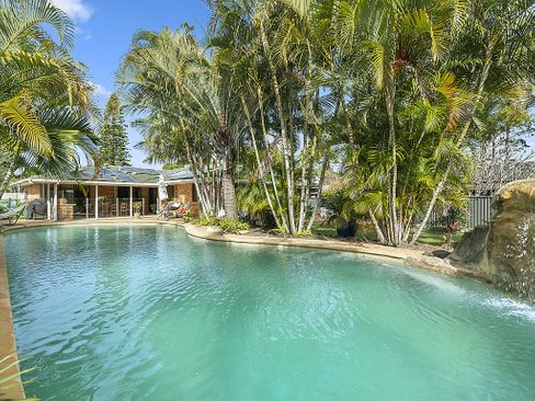 27 Sequoia Close, ELANORA QLD 4221