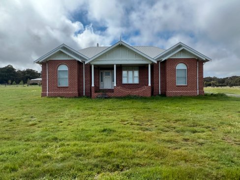 27 Taemore Close, HADDON VIC 3351