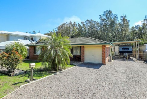 27 Taylor Road, TAYLORS BEACH NSW 2316