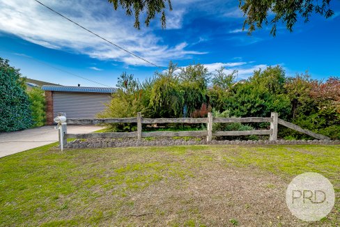 27 Telopea Crescent, LAKE ALBERT NSW 2650