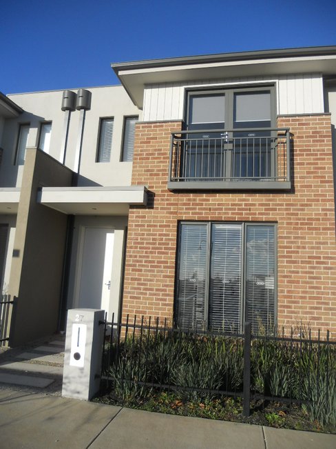 27 Willoby Drive, ALFREDTON VIC 3350