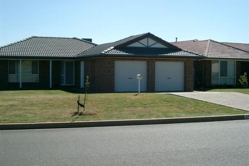 27 Yentoo Drive, GLENFIELD PARK NSW 2650