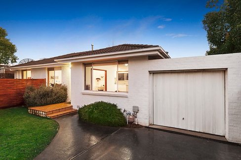 2/730 Ferntree Gully Road Wheelers Hill 3150