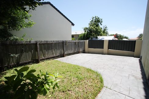 2/74 Pohlman Street, SOUTHPORT QLD 4215