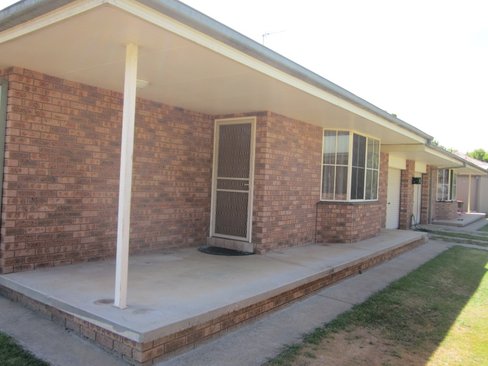 2/76 Broughton Street, TUMUT NSW 2720