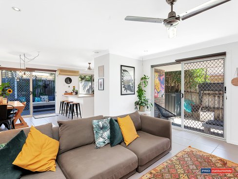 2/76 Treeview Drive, BURLEIGH WATERS QLD 4220
