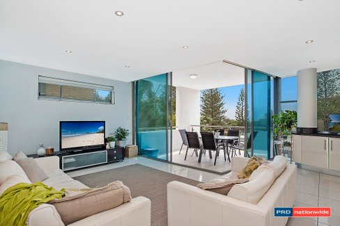 2/78 THE Esplanade, BURLEIGH HEADS QLD 4220