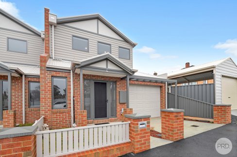 2/7A Eddy Street, GOLDEN POINT VIC 3350