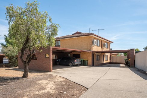 2/7B Henschke Avenue, TOLLAND NSW 2650