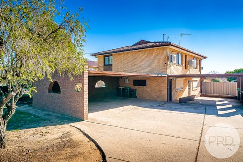 2/7B Henschke Avenue, TOLLAND NSW 2650