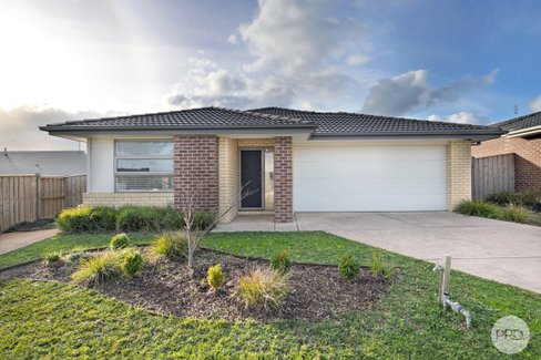 28 Banff Road, WINTER VALLEY VIC 3358