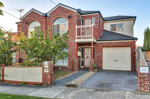 2 8 Barry Street Reservoir 3073