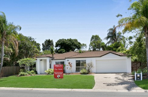 28 Beaconsfield Drive, Burleigh Waters QLD 4220