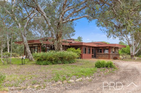 28 Boonderoo Road, TUMUT NSW 2720