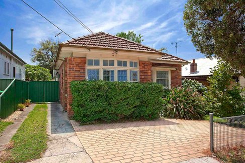 28 Boundary Road, MORTDALE NSW 2223