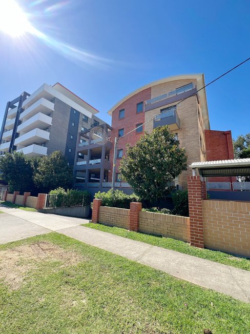 2/8 Castlereagh Street, LIVERPOOL NSW 2170