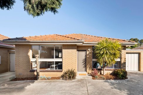 2 8 Darebin Boulevard Reservoir 3073