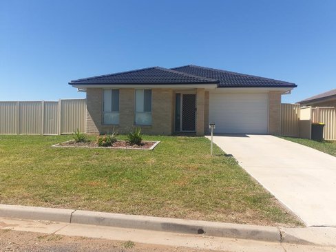 28 Flemming Crescent, TAMWORTH NSW 2340