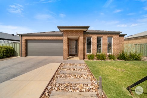 28 Greenfield Drive, EPSOM VIC 3551