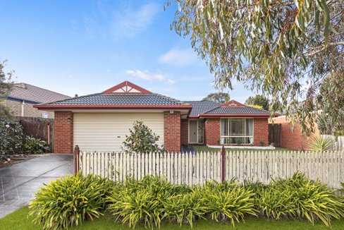 28 Hasluck Crescent Lynbrook 3975