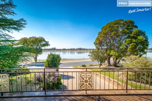 28 Lakeside Drive, LAKE ALBERT NSW 2650