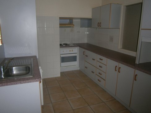 2/8 Macarthur Drive, CANNONVALE QLD 4802