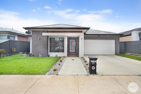 28 Mary Drive, ALFREDTON VIC 3350