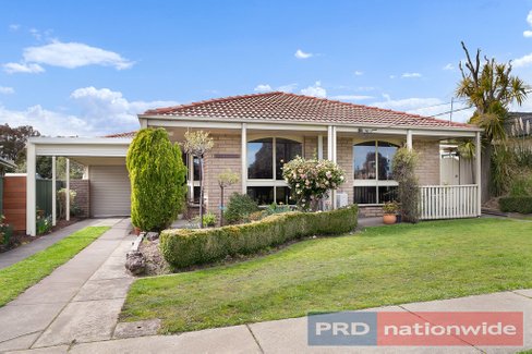 28 Montgomery Street, WENDOUREE VIC 3355