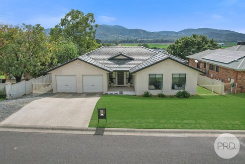 28 Peregrine Avenue, TAMWORTH NSW 2340