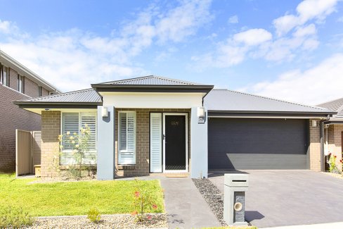 28 Tengala Drive, JORDAN SPRINGS NSW 2747