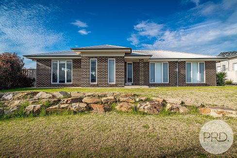 2/82 Barmedman Avenue, GOBBAGOMBALIN NSW 2650