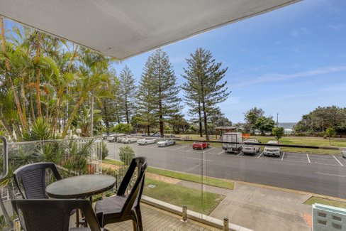 2/88 The Esplanade, BURLEIGH HEADS QLD 4220