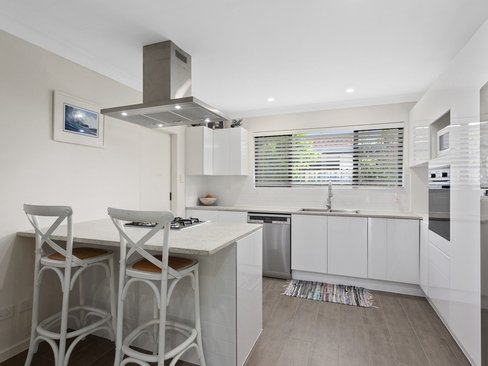 2/9 Crisp Court, Miami QLD 4220