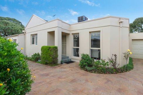 2/9 Cromwell Street Burwood 3125