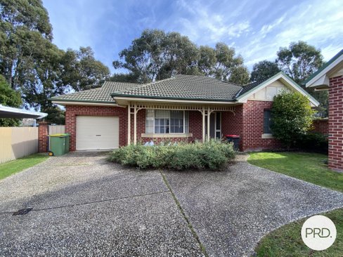 2/9 Doongan Place, WEST ALBURY NSW 2640